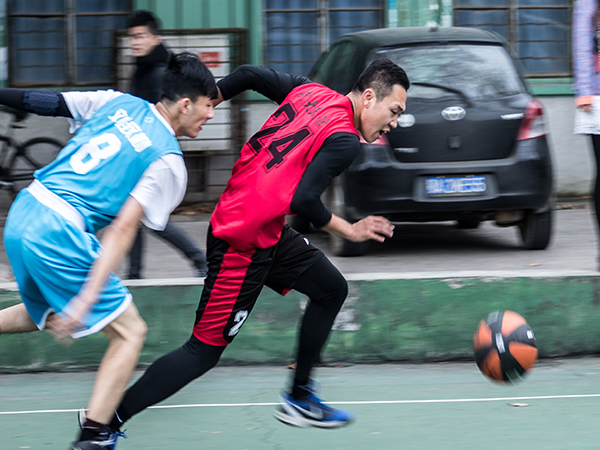 公司24号队员韩瑞波精彩运球瞬间.jpg