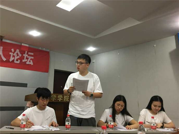 辩论现场：公司四位代表.jpg