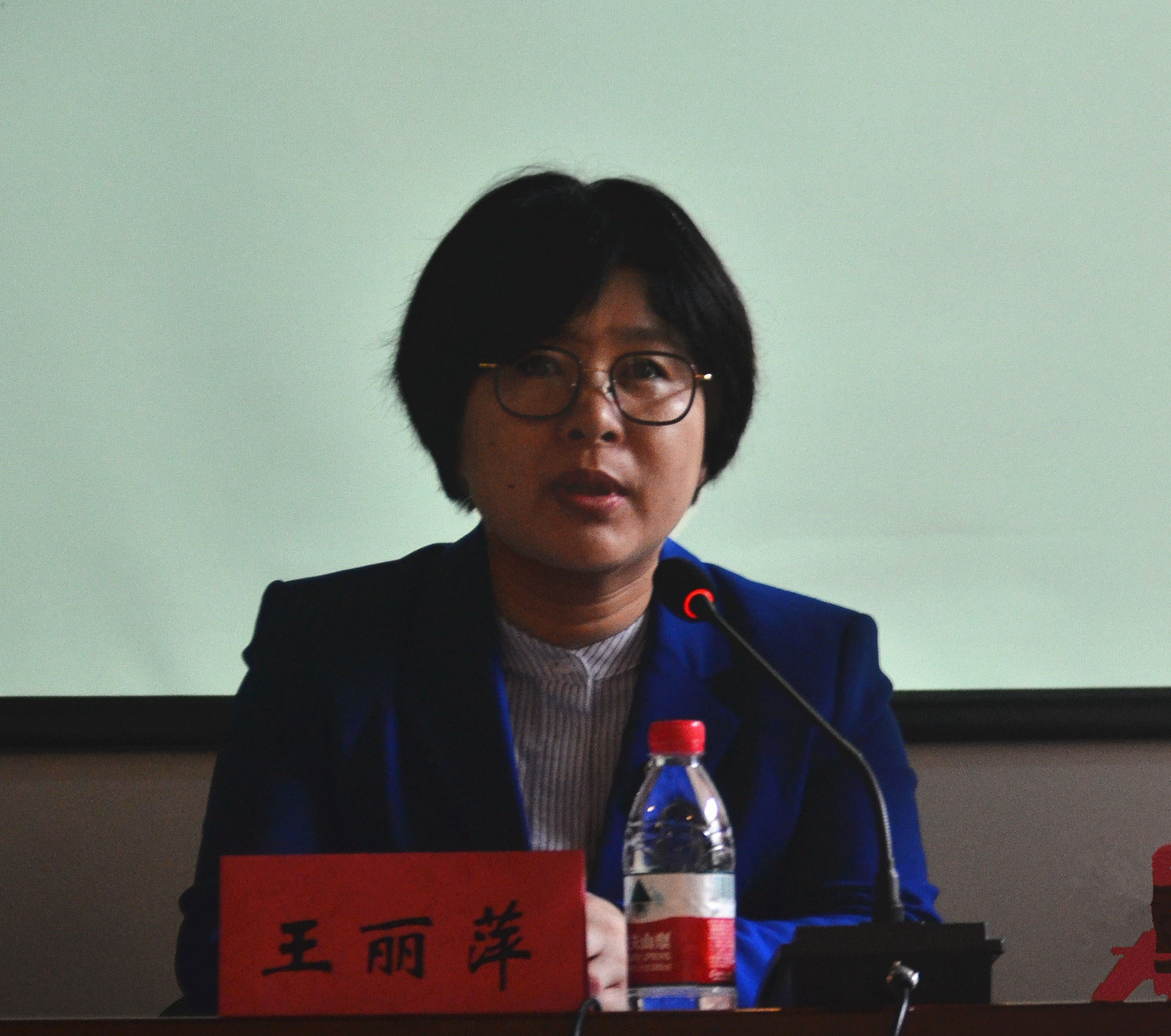 2研究生院副经理王丽萍致辞.jpg